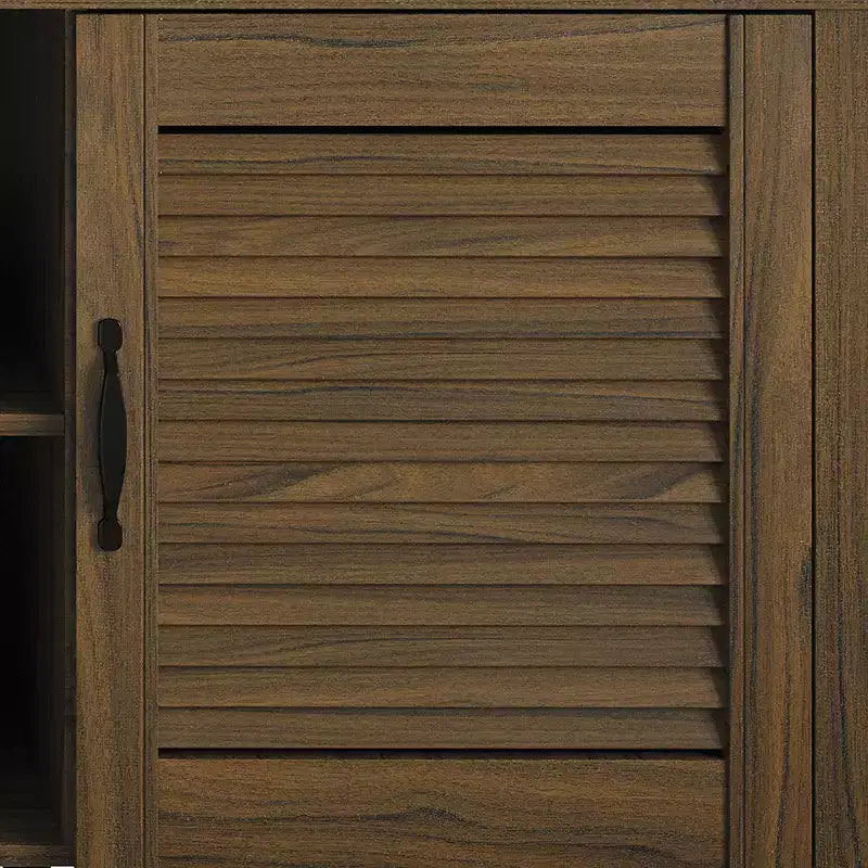 Consola para TV de 60" con puertas de armario de persiana y estantes abiertos