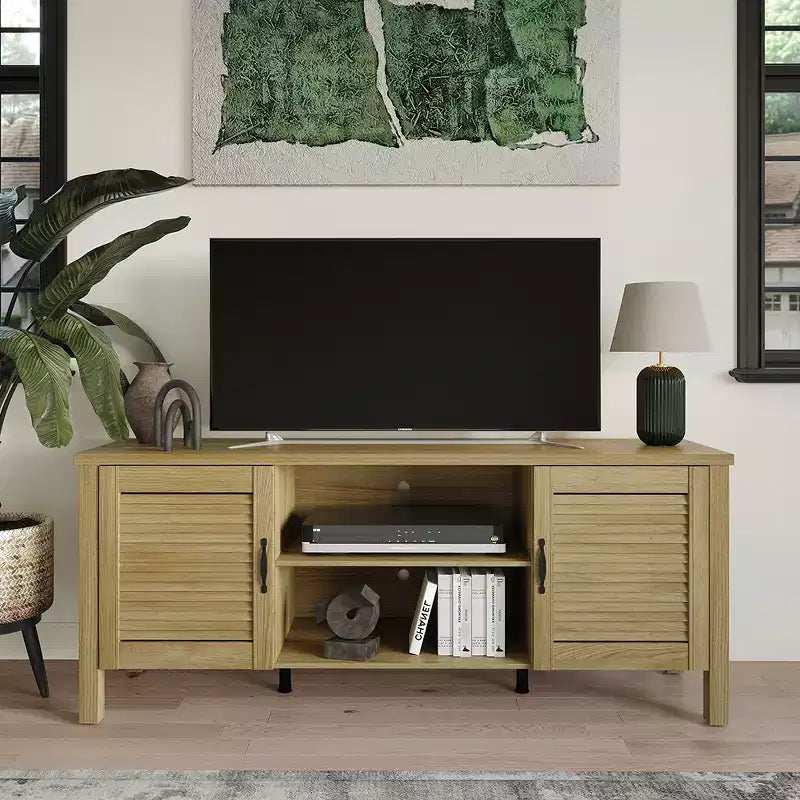 Consola para TV de 60" con puertas de armario de persiana y estantes abiertos