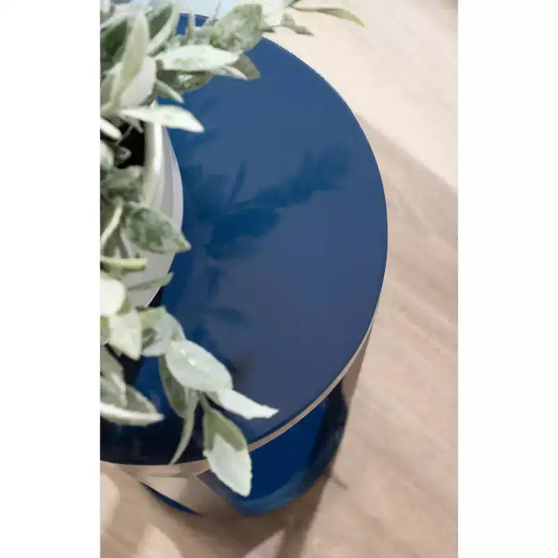 Mueble de Pared de Ratán con Estantes y Elevadores de Madera Laminada Mesa Auxiliar Blanca