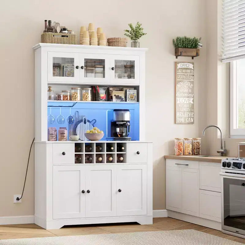 Mueble de despensa alto de 69 pulgadas con luces LED y estación de carga, armario de almacenamiento grande para despensa de cocina, aparador de cocina, mueble para barra de café con botellero