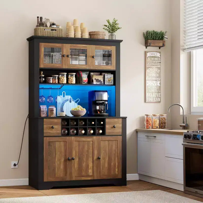 Mueble de despensa alto de 69 pulgadas con luces LED y estación de carga, armario de almacenamiento grande para despensa de cocina, aparador de cocina, mueble para barra de café con botellero