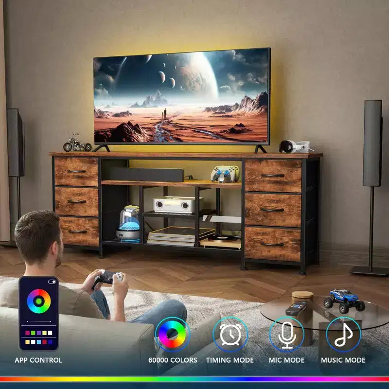 Mueble de TV Marrón de 63 Pulgadas Qwatto con Estación de Carga, Luces LED, 6 Cajones de Tela, Centro de Entretenimiento para Televisores de hasta 70 Pulgadas, Almacenamiento para Dormitorio