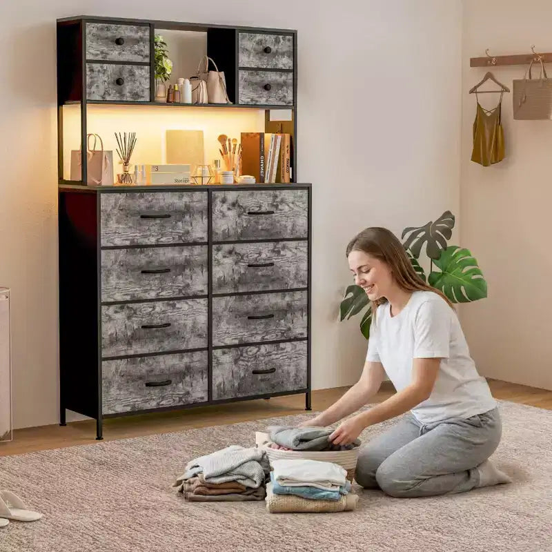 Cómoda para dormitorio, cajonera de tela de 12 cajones, estantes abiertos, tapa de madera y estructura de metal para dormitorio, pasillo o sala de estar